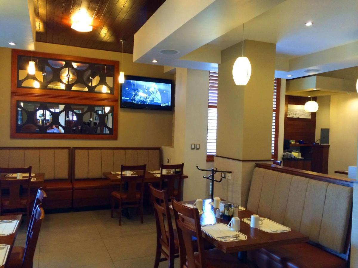 Best Western Cumbres Inn Cd. Cuauhtemoc Esterno foto