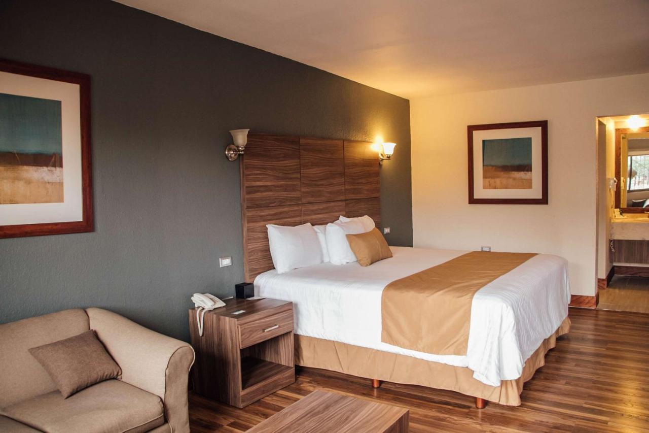 Best Western Cumbres Inn Cd. Cuauhtemoc Esterno foto