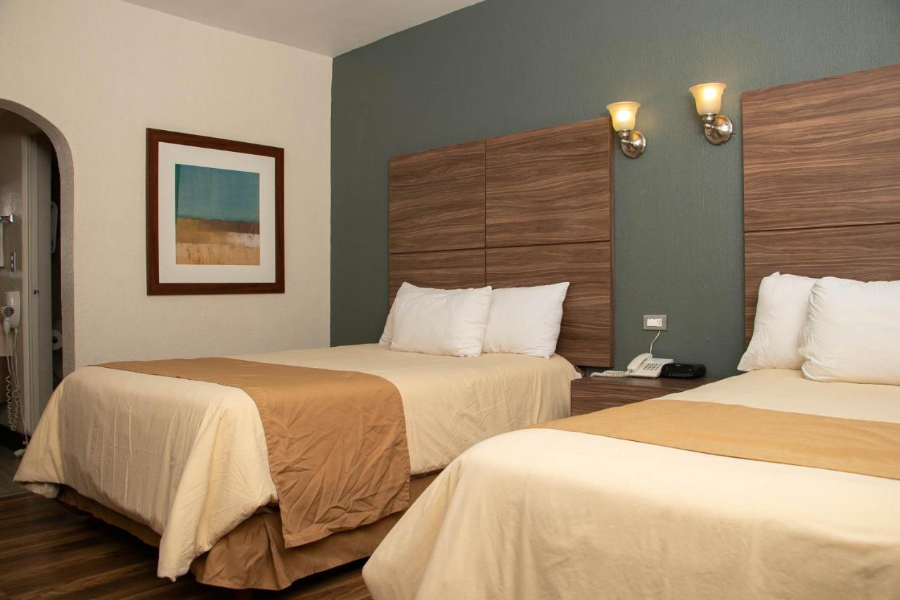 Best Western Cumbres Inn Cd. Cuauhtemoc Esterno foto