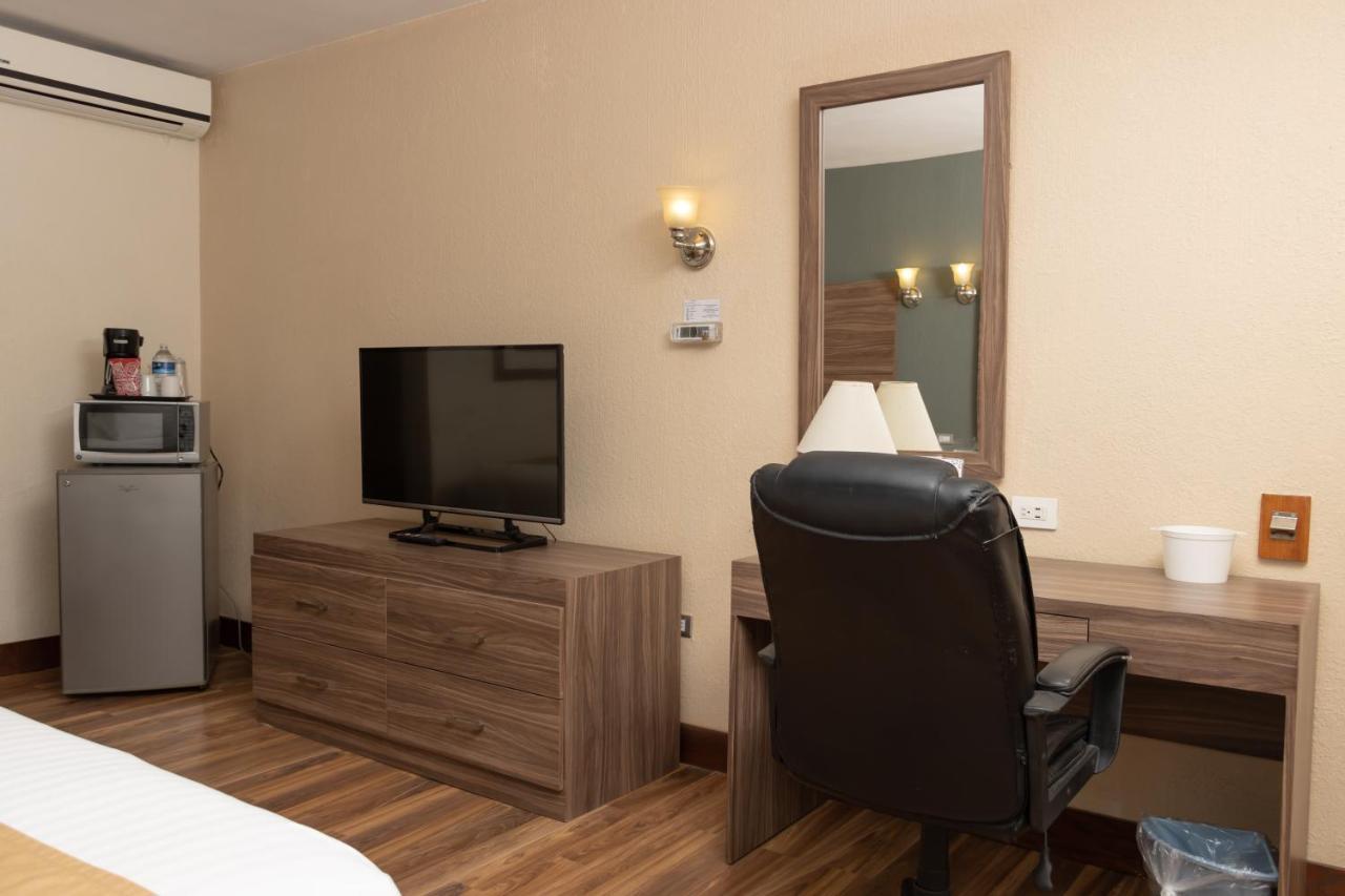 Best Western Cumbres Inn Cd. Cuauhtemoc Esterno foto