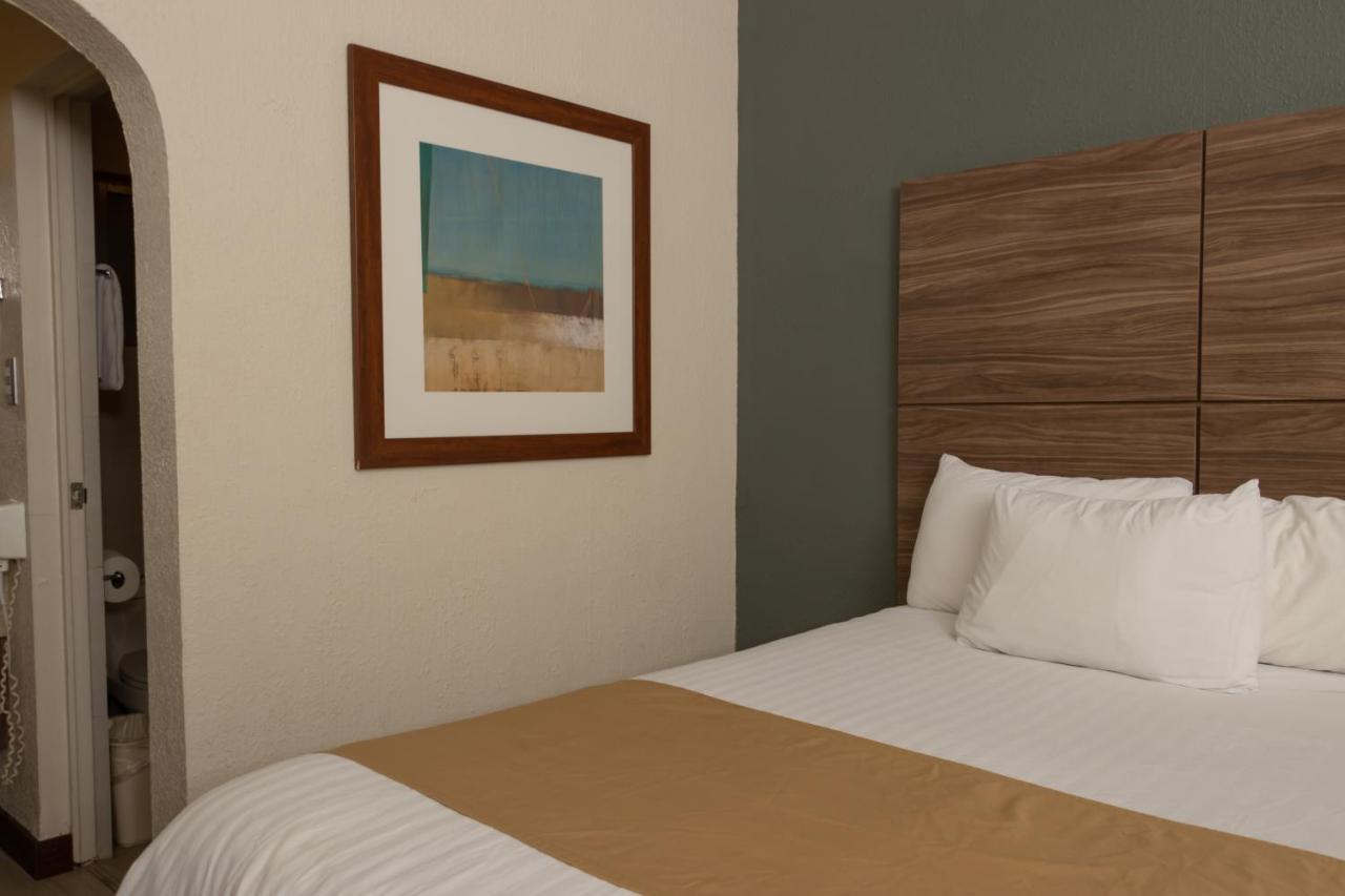 Best Western Cumbres Inn Cd. Cuauhtemoc Esterno foto
