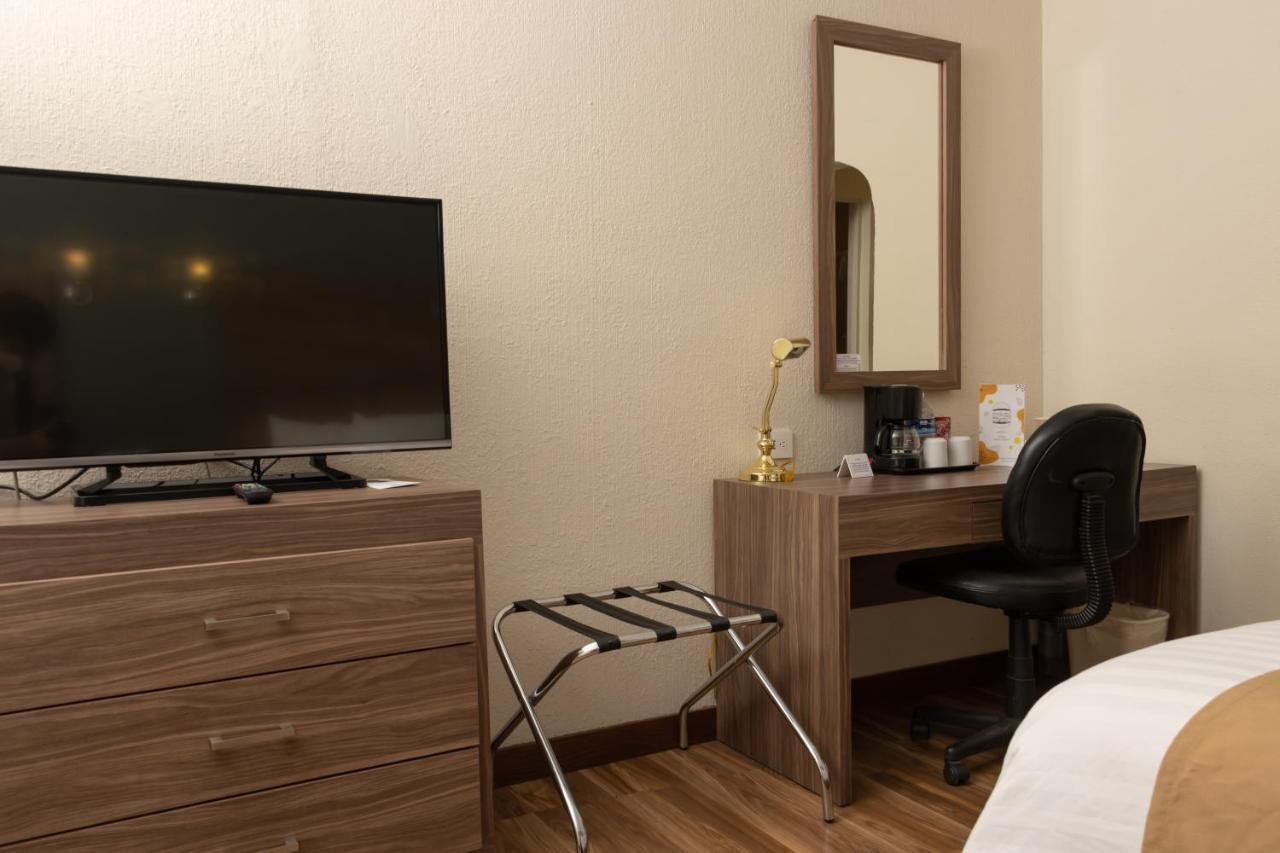 Best Western Cumbres Inn Cd. Cuauhtemoc Esterno foto
