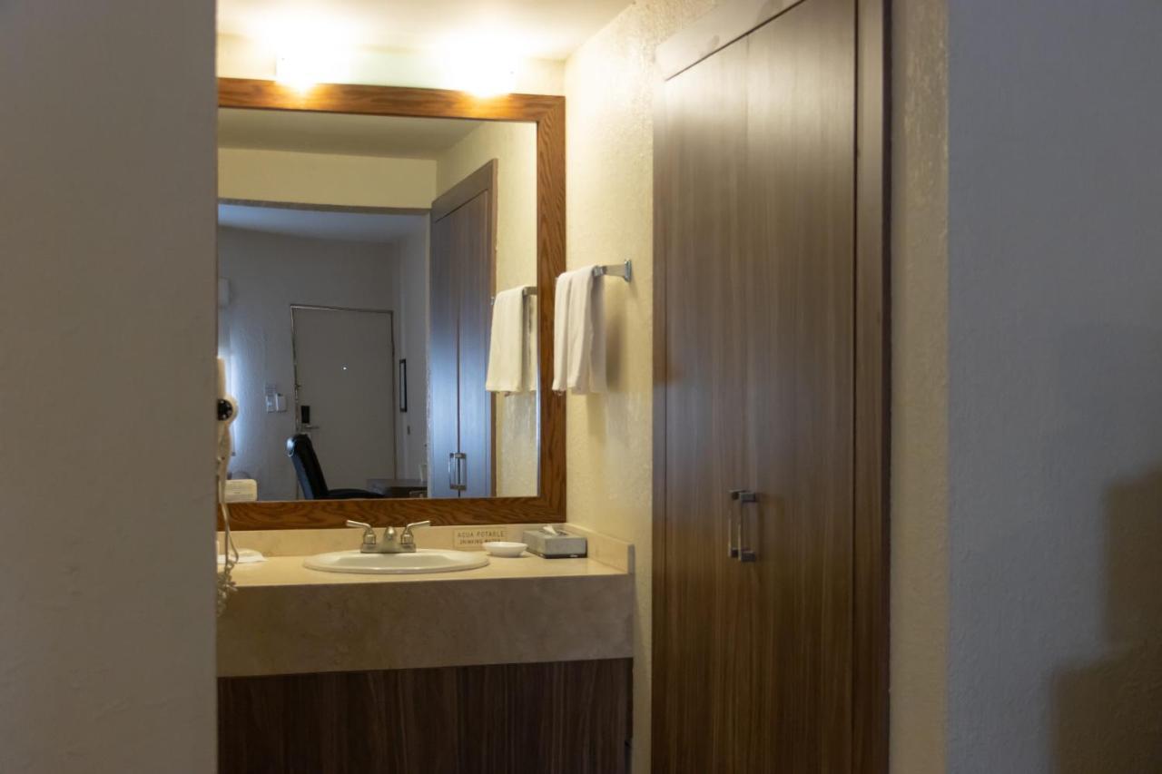 Best Western Cumbres Inn Cd. Cuauhtemoc Esterno foto